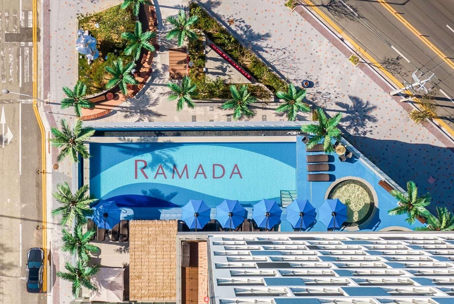 Отель Ramada Plaza By Wyndham Dolsan Йосу Экстерьер фото